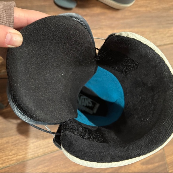 Like New - Vans Women’s 5.5 Encore OG Snowboard Boots - Picture 4 of 10